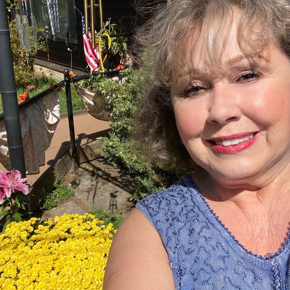 Meet your Posher, Kathi - Picture 1 of 1